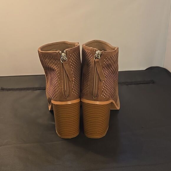 FOREVER BACK ZIPPER CLOSURE IN BOOTIES - Picture 9 of 14